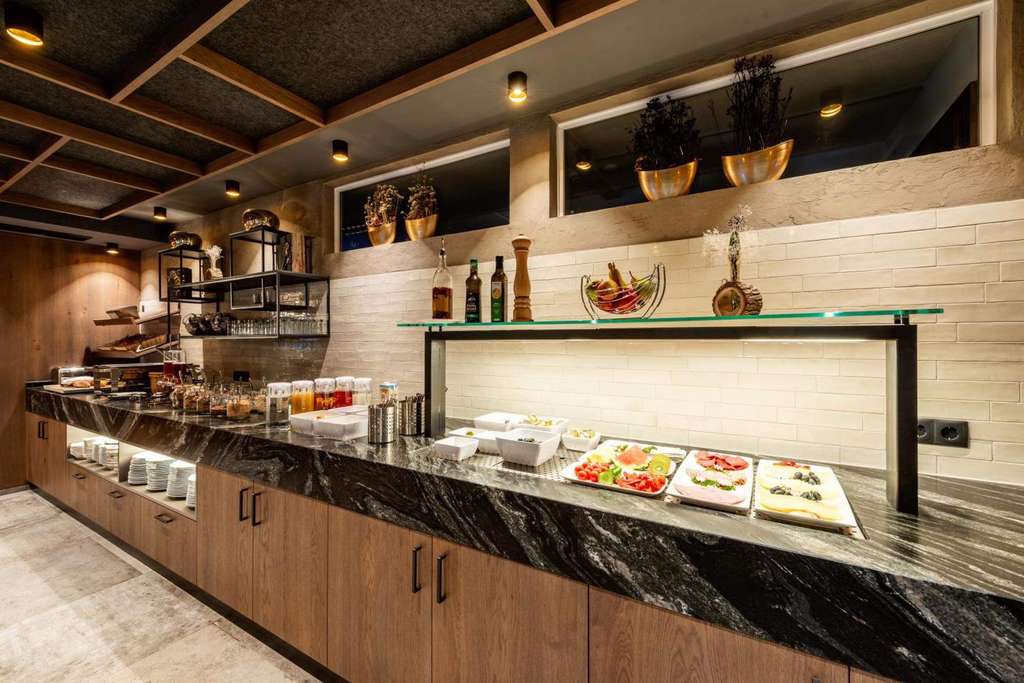Hotel Enzian Paznaun ซี ภายนอก รูปภาพ